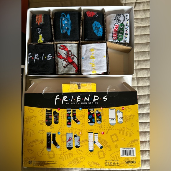 Friends TV Show Memorabilia Set - Picture 6 of 8